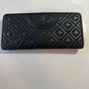 Excellent condition. With tags. Tory Burch Fleming Slim Wallet